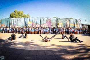 万科广场吃瓜,吃瓜群众的热闹现场，揭秘网红打卡地的魅力所在