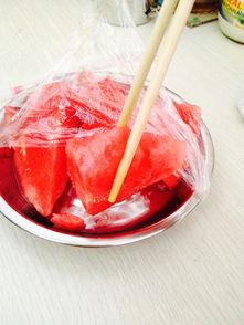 筷子夹西瓜吃瓜,轻松夹出夏日清凉——西瓜新吃法