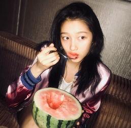 绑头发吃瓜,解锁夏日清爽新风尚