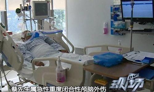 电梯吃瓜被摔,吃瓜群众意外遭遇摔落事故