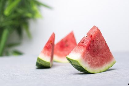 梦见吃瓜和西瓜,瓜果飘香，揭秘西瓜梦境的神秘寓意