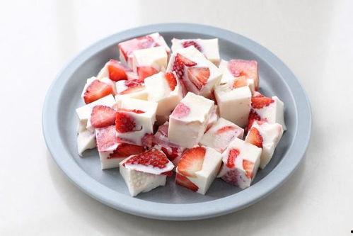 吃瓜草莓小果冻