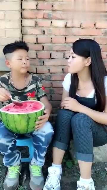 吃瓜碰见媳妇小说,媳妇竟是邻家女神