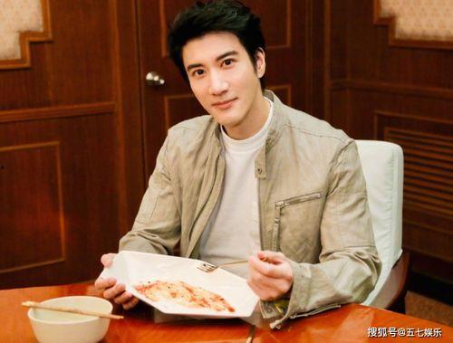 林俊杰吃瓜瞬间,意外暴露明星圈层生活