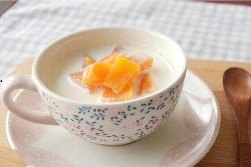 女人吃瓜加牛奶,女性养生新选择