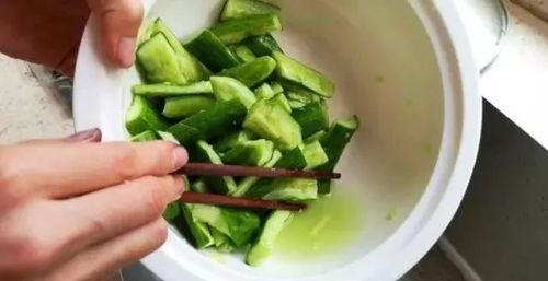 拌料吃瓜,夏日清凉美食新风尚