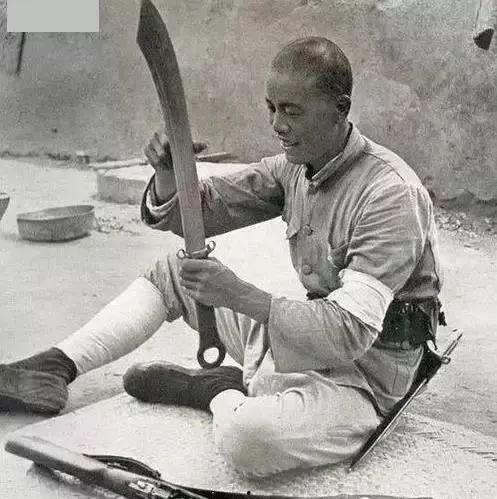 大刀战吃瓜,一场别开生面的网络狂欢盛宴